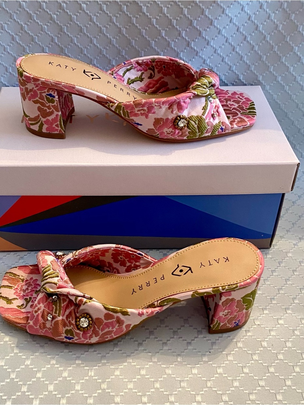 Katy Perry Collections Pink Floral Twist Heels with Rhinestones Size 5 Shoes - Picture 11 of 11
